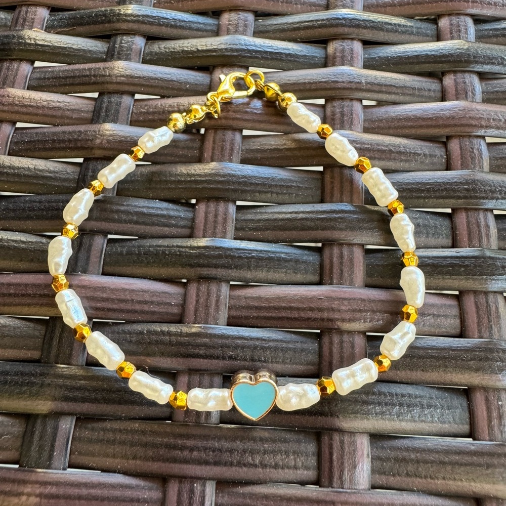 NWT Gold and OFF White Heart Charm Bracelet / ANKELET